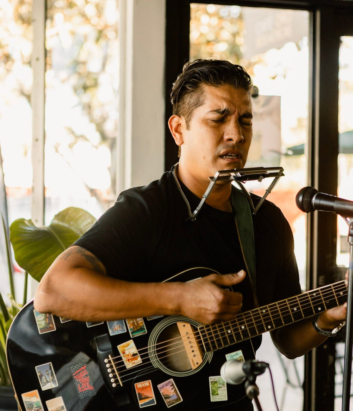 LIVE POETRY & MUSIC